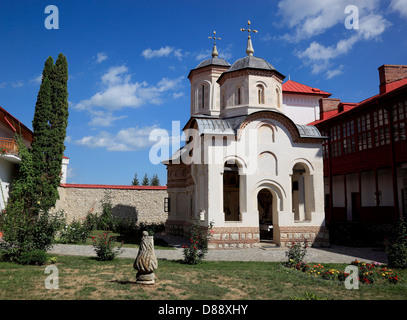 Das Kloster befindet sich im Dorf Arnota Costesti in Valcea County, auf dem Gelände einer ehemaligen Kirche. Es wurde von der damaligen ru Stockfoto