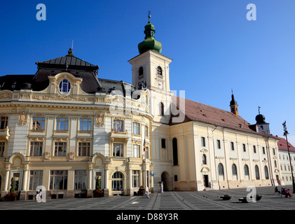 Rathaus, katholische Kirche, am Grand Boulevard, Piata Mare, Sibiu, Rumänien Garnison Stockfoto