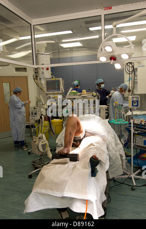 Knie-TEP Operation in einem Krankenhaus-Theater total Stockfoto