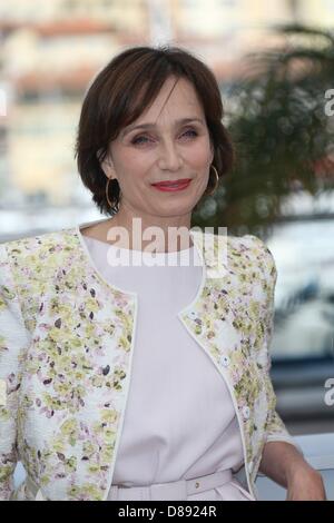 Cannes, Frankreich. 22. Mai 2013. Britische Schauspielerin Kristin Scott Thomas besucht das Foto-Shooting von "Nur Gott vergibt" während der 66. Internationalen Filmfestspiele von Cannes am Palais des Festivals in Cannes, Frankreich, am 22. Mai 2013. Foto: Hubert Boesl/DPA/Alamy Live-Nachrichten Stockfoto