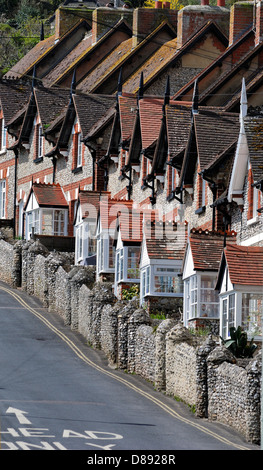 Reihe der Strandpromenade, die viktorianischen Reihenhaus Häuser Bier Devon England uk Stockfoto