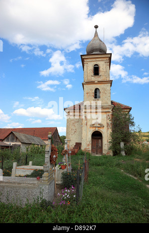 Die unitarische Kirche in Bußd. Boz, dt Bußd ist ein Dorf in der Grafschaft Alba, Siebenbürgen, Rumänien Stockfoto