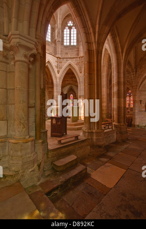 Das Innere der Kirche Saint Pere in Yonne, Burgund. Stockfoto