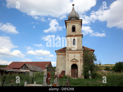 Die unitarische Kirche in Bußd. Boz, dt Bußd ist ein Dorf in der Grafschaft Alba, Siebenbürgen, Rumänien Stockfoto