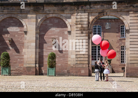 Fotografische Sitzung eine fremde Braut und Bräutigam heiraten in Straßburg, Elsass, Frankreich Stockfoto