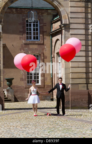 Fotografischen Sitzung von einem ausländischen Bräutigam heiraten in Straßburg, Elsass, Frankreich Stockfoto