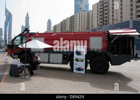 Rot und schwarz 2013 Kronenburg MAC CT009 6 x 6-Rad-LKW Crash Stockfoto