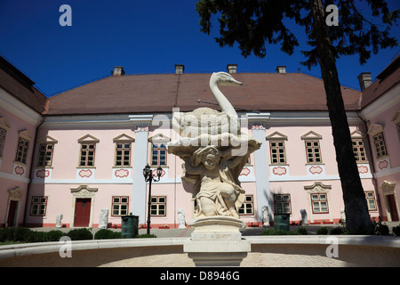 Deva, Schloss Magna Curia, im 16. Jahrhundert im Renaissance-Stil mit Schwanenbrunnen, Siebenbürgen, Rumänien Stockfoto