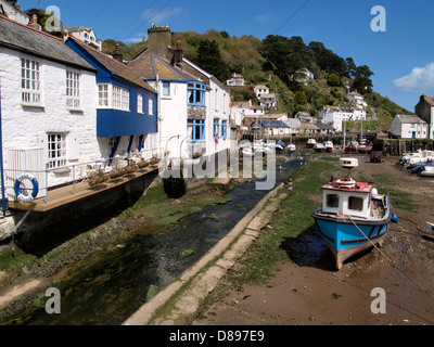 Polperro Hafen bei Ebbe, Cornwall, UK 2013 Stockfoto