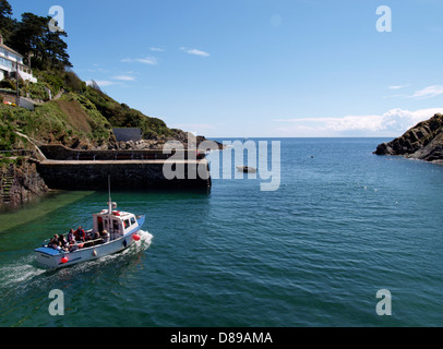 Bootsfahrt durch die Bucht von Polperro, Cornwall, UK 2013 Stockfoto