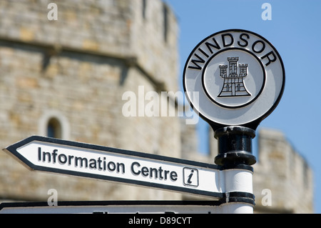 Melden Sie außen Schloss Windsor, Berkshire, UK. Stockfoto