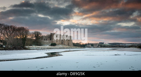 Carew Castle Pembroke Pembrokeshire Wales im winter Stockfoto