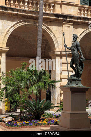 Malta, Valletta, Großmeisterpalast, Hof, Statue, Stockfoto