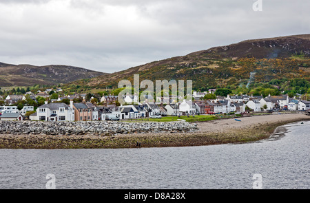 Ullapool von Loch Broom im Hochland Schottland gesehen Stockfoto