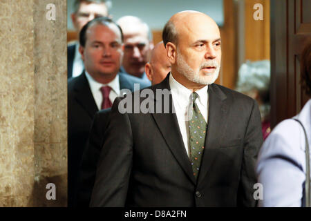 22. Mai 2013 bezeugt - Washington, DC, USA - Federal Reserve Board Chairman BEN BERNANKE vor der gemeinsamen wirtschaftlichen Ausschuss-Sitzung vom Blick auf die aktuellen wirtschaftlichen Aussichten. (Kredit-Bild: © James Berglie/ZUMAPRESS.com) Stockfoto