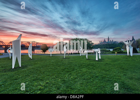 Ottawa-Skyline bei Sonnenuntergang gesehen von Canadian Museum of Civilization Stockfoto