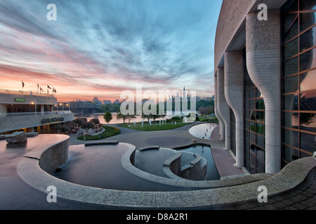 Ottawa-Skyline bei Sonnenuntergang gesehen von Canadian Museum of Civilization Stockfoto