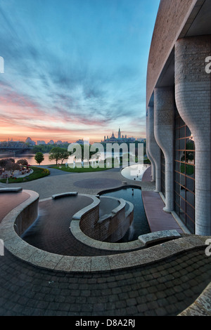 Ottawa-Skyline bei Sonnenuntergang gesehen von Canadian Museum of Civilization Stockfoto