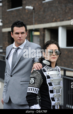 Matt Fiddes und Michael Jackson Tribute handeln bei Wyvern Theater Swindon Stockfoto