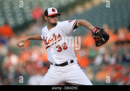 Baltimore, Maryland, USA. 22. Mai 2013. Baltimore Orioles Start Pitcher Jason Hammel (39) liefert eine Yankees geschlagenen Eierteig. New York Yankees gegen Baltimore Orioles an Oriole Park at Camden Yards am 22. Mai 2013 in Baltimore, Maryland. Foto: Mike Buscher/Cal Sport Media/Alamy Live-Nachrichten Stockfoto