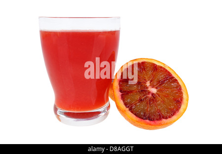 Roten Orangensaft in ein Glas und Orangen Stockfoto