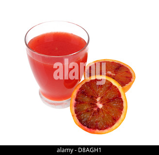 Roten Orangensaft in ein Glas und Orangen Stockfoto