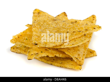 Mais-Tortilla-Chips isoliert auf weiss Stockfoto