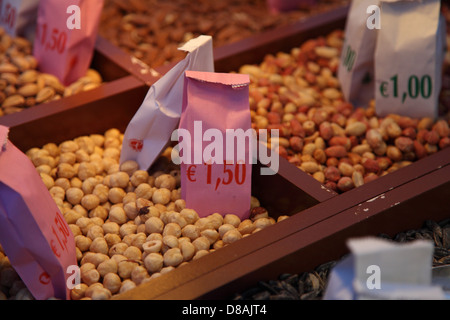 getrocknete Früchte auf Markt in Griechenland Stockfoto