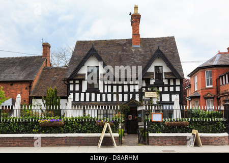 Smallwood Lodge lizenzierte Teestuben in einem mittelalterlichen Fachwerkhaus im Zentrum der Stadt Newport, Shropshire, West Midlands, England, Großbritannien, Großbritannien Stockfoto