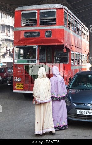 Roten Doppeldecker-Bus in Mumbai, Indien Stockfoto