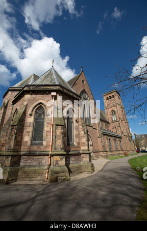 Stadt von Inverness, Schottland. Malerische Aussicht auf die Süd-Ost-Höhe von Inverness Cathedral. Stockfoto