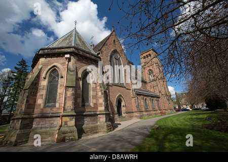 Stadt von Inverness, Schottland. Malerische Aussicht auf die Süd-Ost-Höhe von Inverness Cathedral. Stockfoto