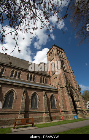 Stadt von Inverness, Schottland. Malerische Aussicht auf die Ostansicht des Inverness Cathedral. Stockfoto