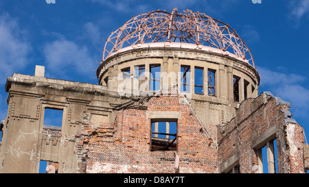 Nähe-in Foto des Hiroshima Peace Memorial, gemeinhin als Atomic Bomb Dome, an einem hellen sonnigen Nachmittag Stockfoto