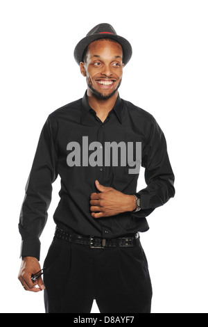 Young Black Man Lächeln und einen Hut auf einem weißen Hintergrund isoliert Stockfoto