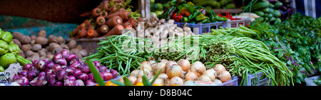 Frisches Obst und Gemüse auf den asiatischen Markt Stockfoto