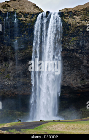 Wasserfall Seljalandsfoss, Seljalands, Sudhurland, Island Stockfoto