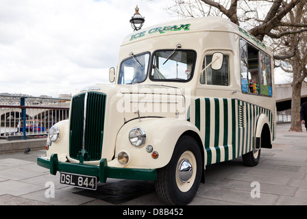 Morris Commercial Ice Cream Van London UK Stockfoto