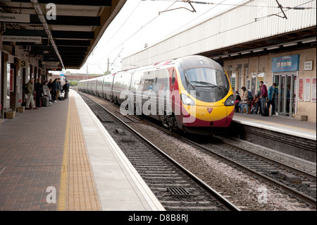 Jungfrau-Pendolino Warrington Bank Quay Bahnhof Stockfoto