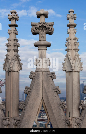 Architektonisches Detail auf dem Dach des Doms in Mailand, Italien. Stockfoto