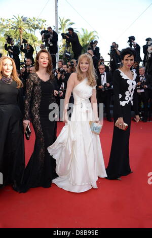 23. Mai 2013 - Cannes, Frankreich - CANNES, Frankreich - Mai 23: Audrey Marnay, Arielle Dombasle und Farida Khelfa besuchen die Premiere von "Nebraska" während der 66. jährlichen Cannes Film Festival in den Palais des Festivals am 23. Mai 2013 in Cannes, Frankreich. (Kredit-Bild: © Friedrich Injimbert/ZUMAPRESS.com) Stockfoto