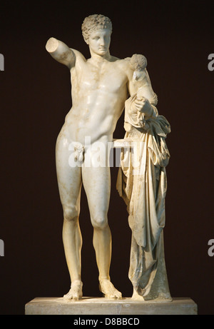 Hermes von Praxiteles, ewiges Symbol der klassischen Schönheit im archäologischen Museum des antiken Olympia, Ilia, Griechenland. Stockfoto