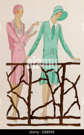 Zwei elegante Damen in Outfits von Jenny und Premet Stockfoto