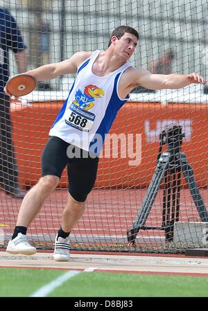 23. Mai 2013 - besprechen Austin, TX, USA - 23. Mai 2013 Jonathan Miller von Kansas #568 Versuche werfen während der ersten Runde des NCAA Outdoor Track & Feld Meisterschaften West vorläufige im Mike A. Myers Stadium in Austin, TX. Stockfoto