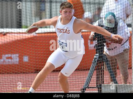 23. Mai 2013 - Austin, TX, USA - 23 Mai 2013 Blake Jakobsson #1201 von Texas versucht eine Diskussion werfen während der ersten Runde des NCAA Outdoor Track & Feld Meisterschaften West vorläufige im Mike A. Myers Stadium in Austin, TX. Stockfoto