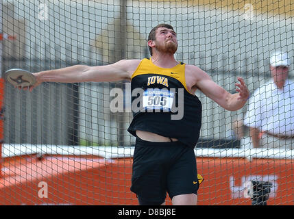 23. Mai 2013 - versucht Austin, TX, USA - 23. Mai 2013 Gabe Hull von Iowa #505 eine Diskussion werfen während der ersten Runde des NCAA Outdoor Track & Feld Meisterschaften West vorläufige im Mike A. Myers Stadium in Austin, TX. Stockfoto