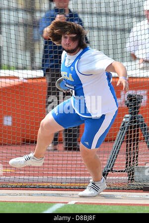 23. Mai 2013 - versucht Austin, TX, USA - 23. Mai 2013 Julian Wruck UCLA # 1431 eine Diskussion werfen während der ersten Runde des NCAA Outdoor Track & Feld Meisterschaften West vorläufige im Mike A. Myers Stadium in Austin, TX. Stockfoto