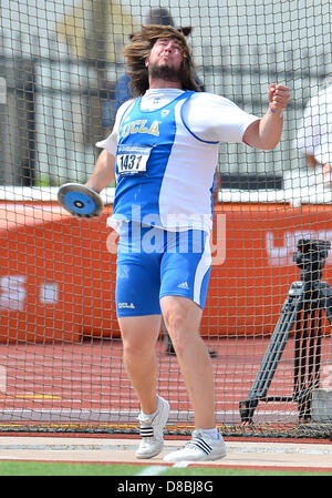 23. Mai 2013 - versucht Austin, TX, USA - 23. Mai 2013 Julian Wruck UCLA # 1431 eine Diskussion werfen während der ersten Runde des NCAA Outdoor Track & Feld Meisterschaften West vorläufige im Mike A. Myers Stadium in Austin, TX. Stockfoto