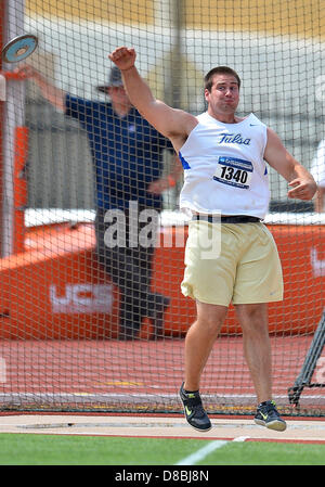 23. Mai 2013 - Austin, TX, USA - 23. Mai 2013 Chase Sammons von Tulsa #1340 Versuche pro diskutieren werfen während der ersten Runde des NCAA Outdoor Track & Feld Meisterschaften West vorläufige im Mike A. Myers Stadium in Austin, TX. Stockfoto