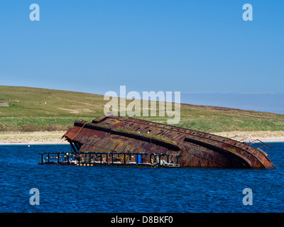 Schottland, Orkney-Inseln, versunkene Block Schiff. Versunkenen Block Schiff, in der Nähe von Churchill Barrier Scapa Flow Stockfoto